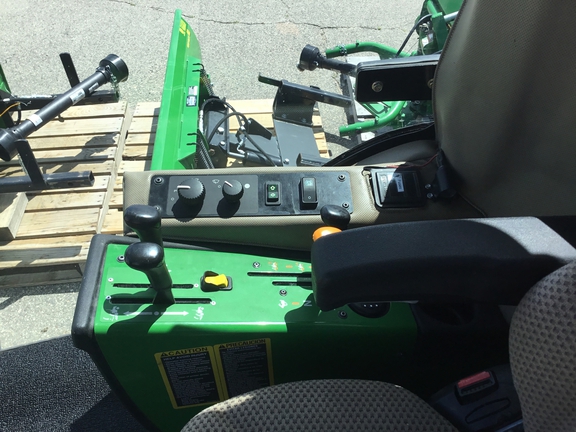 2015 John Deere 1585 Mower/Front Deck