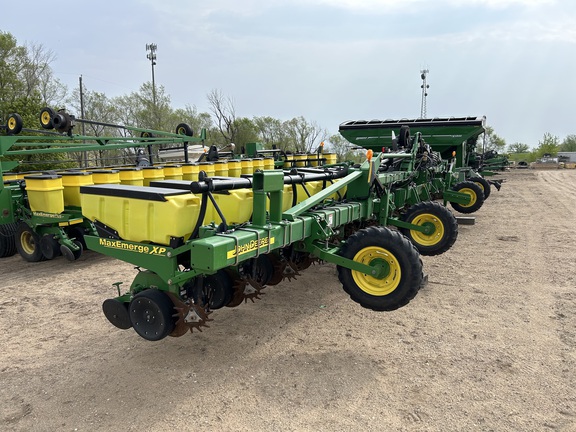 2005 John Deere 1720 Tree Planter