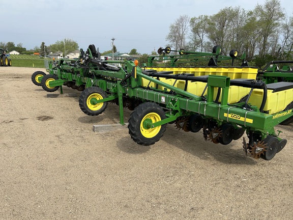 2005 John Deere 1720 Tree Planter