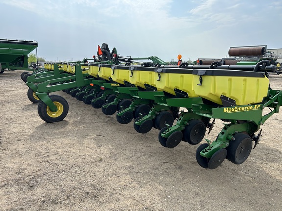 2005 John Deere 1720 Tree Planter