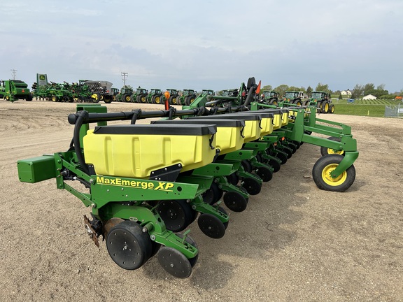 2005 John Deere 1720 Tree Planter