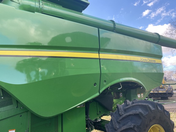 2023 John Deere S780 Combine
