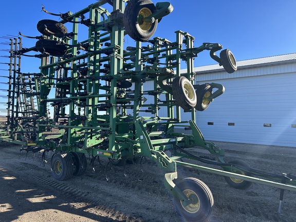 2002 John Deere 2200 Field Cultivator