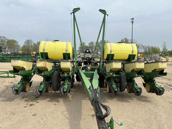 1994 John Deere 7200 Planter