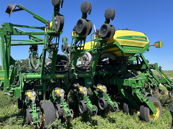 2014 John Deere 1790 Planter