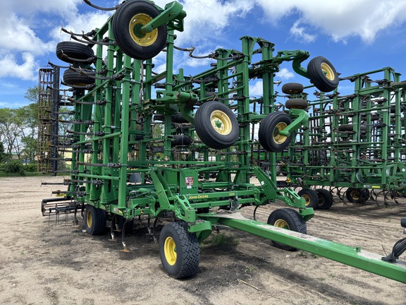 2014 John Deere 2210 Field Cultivator