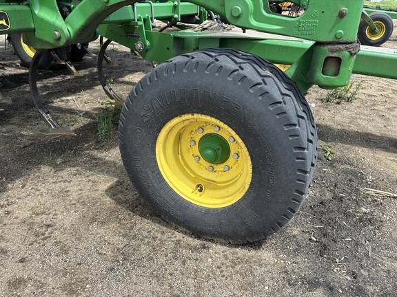 2014 John Deere 2210 Field Cultivator