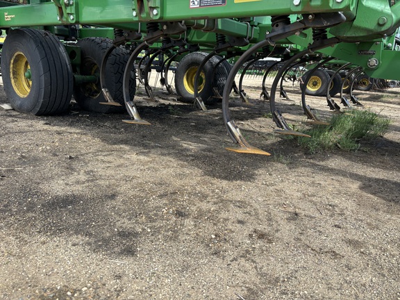 2014 John Deere 2210 Field Cultivator