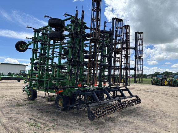 2014 John Deere 2210 Field Cultivator