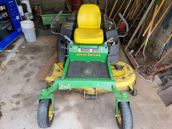 2011 John Deere Z445 Mower/Zero Turn