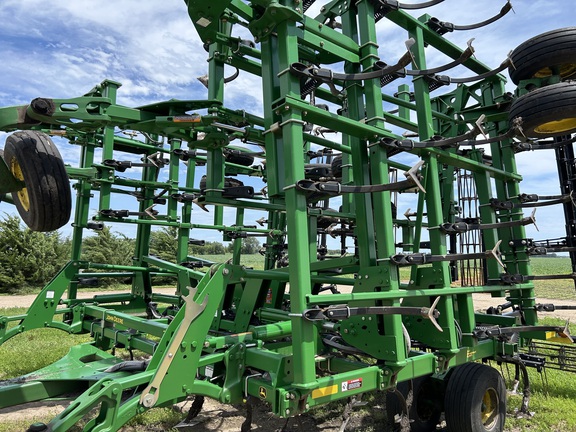 2008 John Deere 2210 Field Cultivator