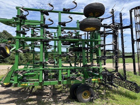 2008 John Deere 2210 Field Cultivator