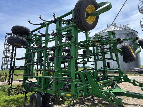 2008 John Deere 2210 Field Cultivator