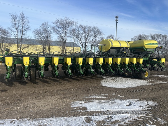 2006 John Deere DB80 Planter