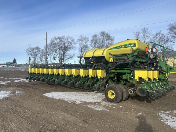 2006 John Deere DB80 Planter