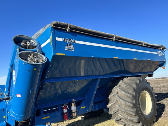 2011 Kinze 1050 Grain Cart