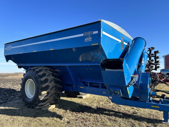 2011 Kinze 1050 Grain Cart