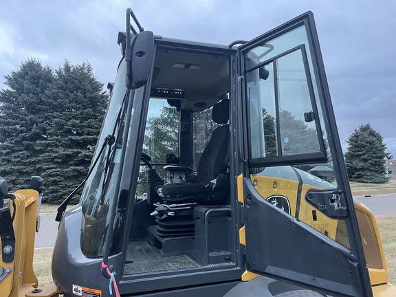 2022 John Deere 324L Compact Utility Loader