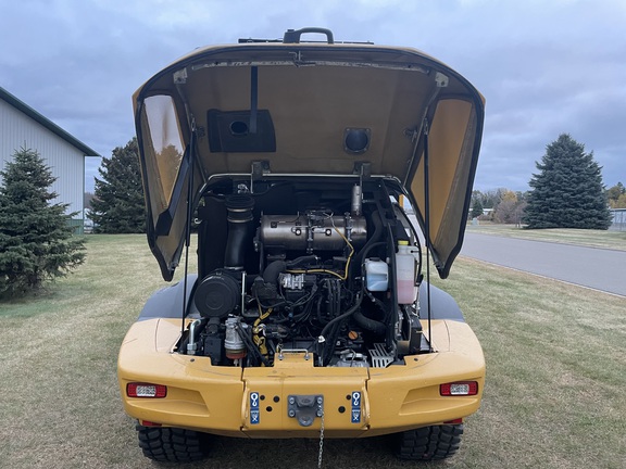 2022 John Deere 324L Compact Utility Loader