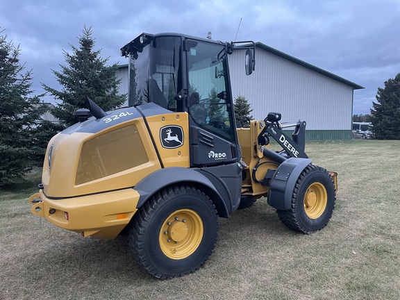 2022 John Deere 324L Compact Utility Loader