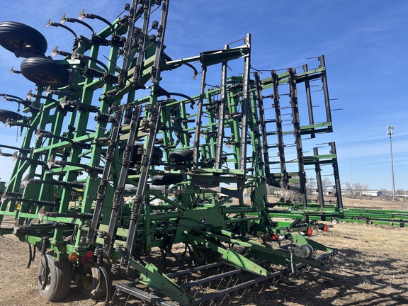 1996 John Deere 985 Field Cultivator