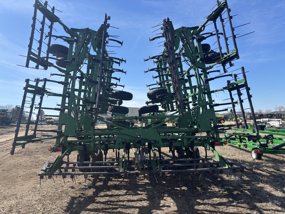 1996 John Deere 985 Field Cultivator