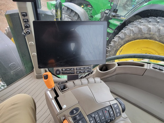 2024 John Deere 8R 250 Tractor