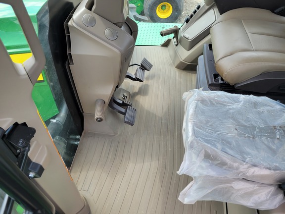 2024 John Deere 9R 640 Tractor 4WD