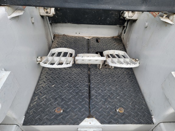 Bobcat M600 Skid Steer Loader