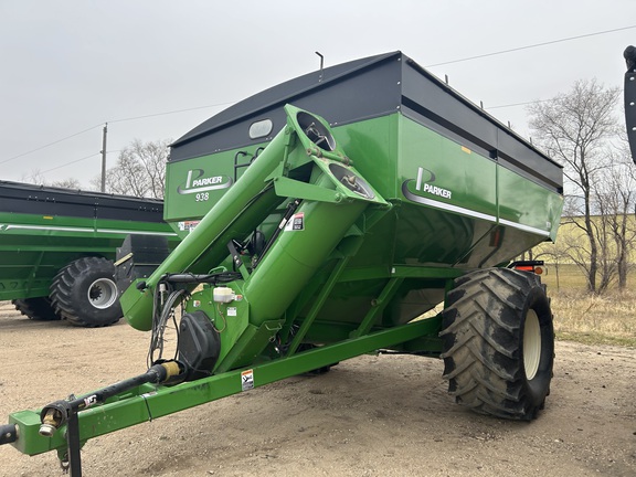 2009 Parker 938 Grain Cart