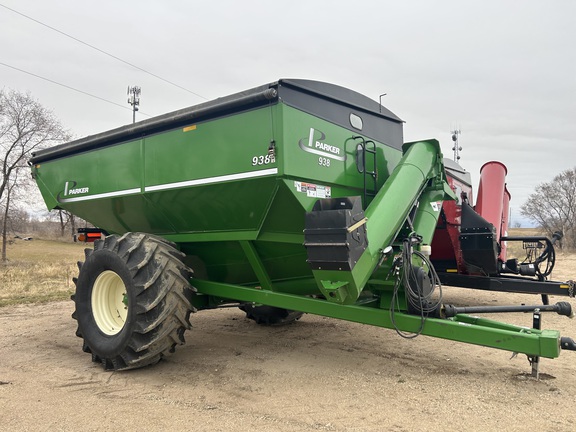 2009 Parker 938 Grain Cart