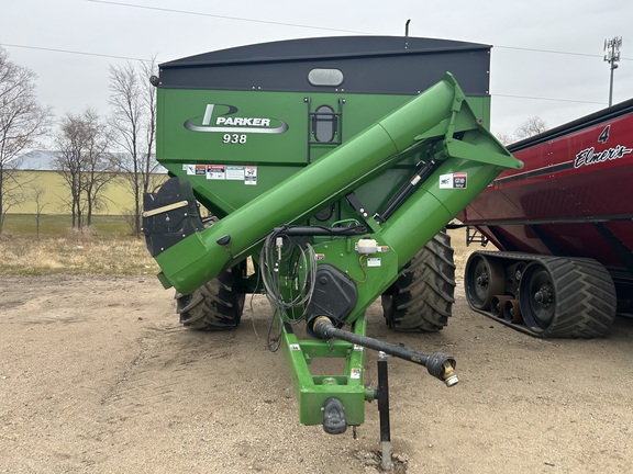 2009 Parker 938 Grain Cart