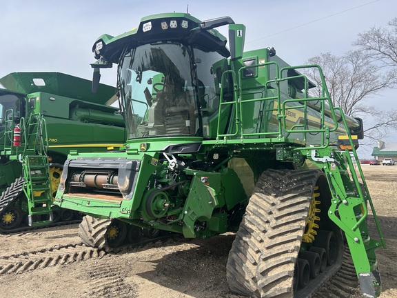 2025 John Deere S7 800 Combine