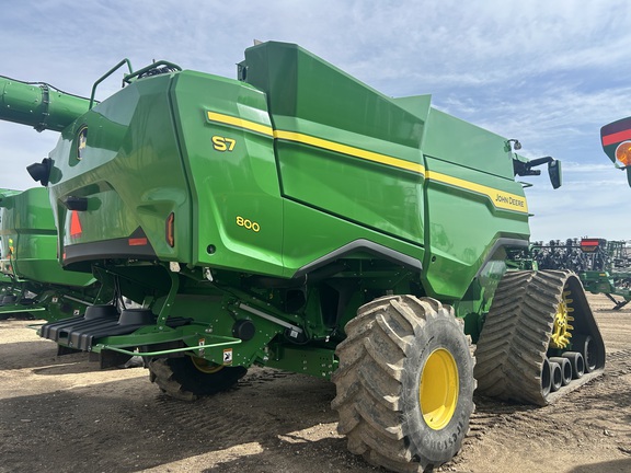 2025 John Deere S7 800 Combine