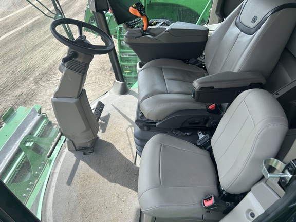 2025 John Deere S7 800 Combine