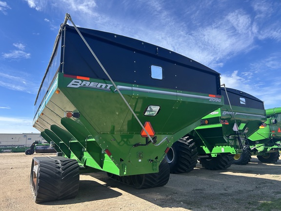 2016 Brent 2096 Grain Cart