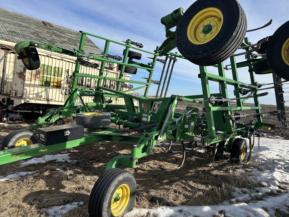 2023 John Deere 2430 Chisel Plow