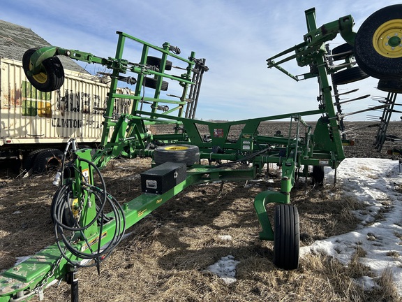 2023 John Deere 2430 Chisel Plow