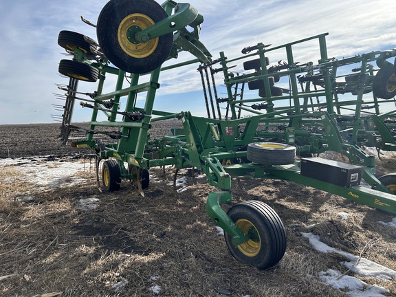 2023 John Deere 2430 Chisel Plow