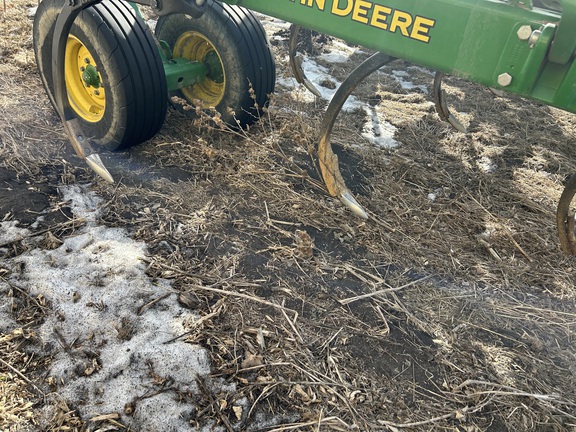 2023 John Deere 2430 Chisel Plow