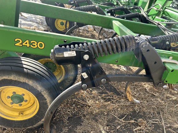 2023 John Deere 2430 Chisel Plow