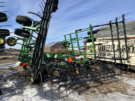 2023 John Deere 2430 Chisel Plow