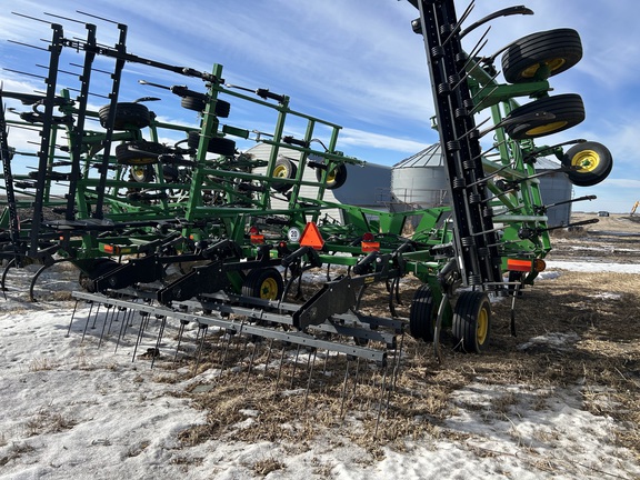 2023 John Deere 2430 Chisel Plow