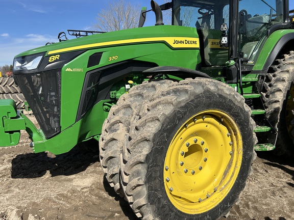 2025 John Deere 8R 370 Tractor