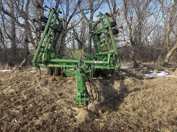 2006 John Deere 2210 Field Cultivator