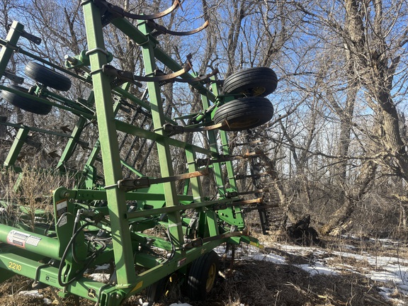 2006 John Deere 2210 Field Cultivator