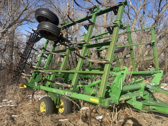 2006 John Deere 2210 Field Cultivator