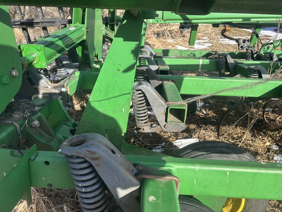 2006 John Deere 2210 Field Cultivator