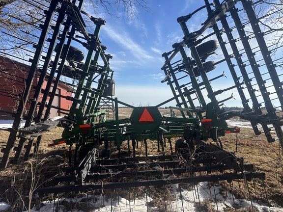 2006 John Deere 2210 Field Cultivator