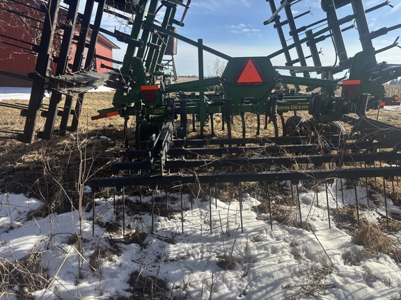 2006 John Deere 2210 Field Cultivator